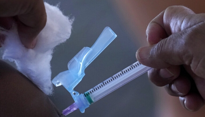 دراسة: 12 شخصا نشروا ثلثي المعلومات حول ضرر اللقاحات في العالم
