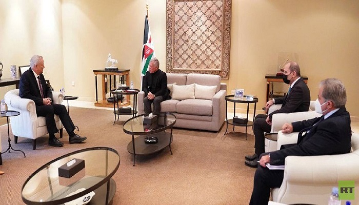 الملك الأردني يلتقي وزير جيش الاحتلال في عمان 