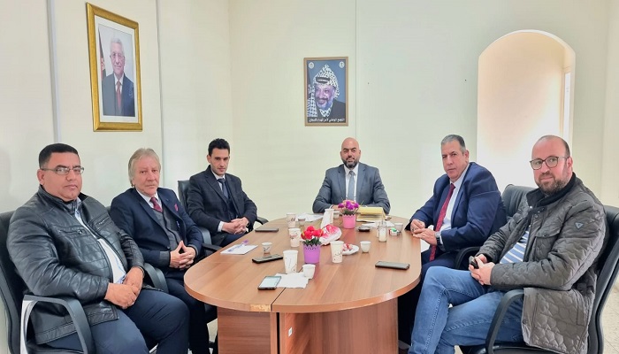 "العمل" ونقابة تجار