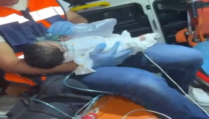 إصابة ثلاثة أطفال اختناقا بينهم رضيعة بغاز الاحتلال في القدس
