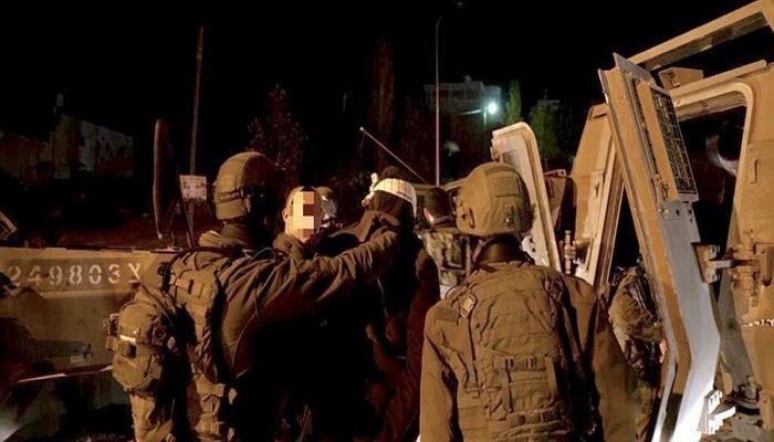 الاحتلال يعتقل شقيقين من طوباس على حاجز عسكري