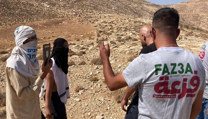 مستوطنون يعتدون بالضرب