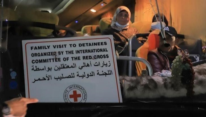 الاحتلال يعلّق زيارات أهالي الأسرى حتى تشرين الثاني
