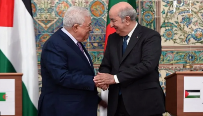 الرئيس عباس لنظيره الجزائري: نشكركم على جهودكم في لم الصف الفلسطيني ونتطلع لقمة عربية ناجحة
