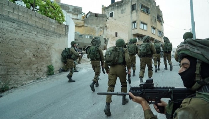 قوات الاحتلال تقتحم عدة أحياء من نابلس