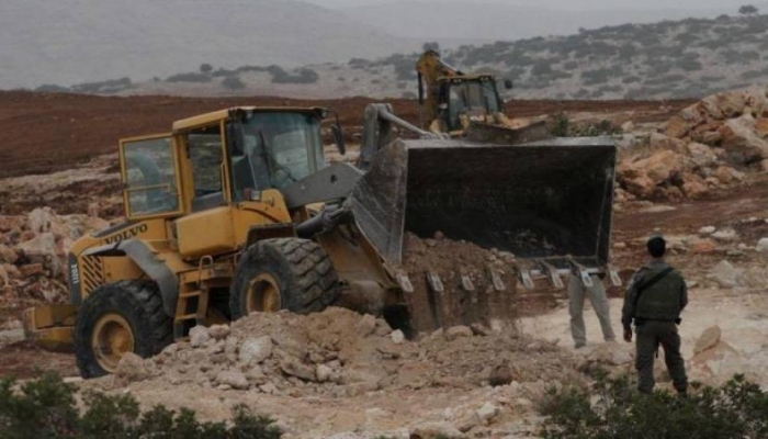 المستوطنون يواصلون تجريف أراض في وادي الفاو بالأغوار الشمالية
