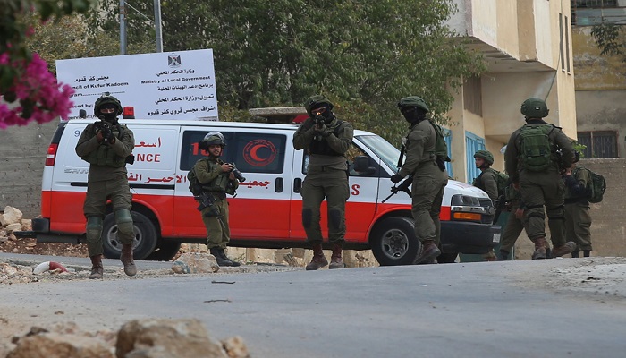 إصابة ضابط إسعاف بالرصاص واعتقال أسير محرر خلال اقتحام الاحتلال جنين
