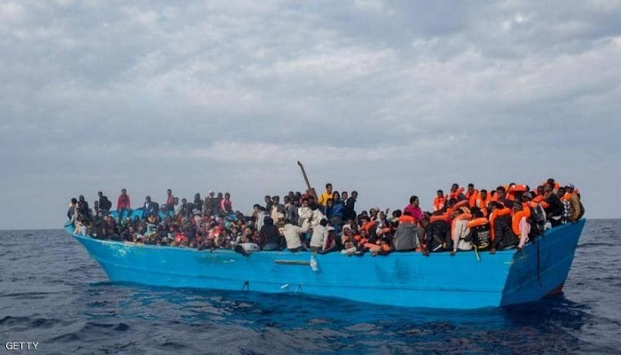 مصرع 15 شخصا جراء غرق قارب لمهاجرين قبالة سواحل اليونان
