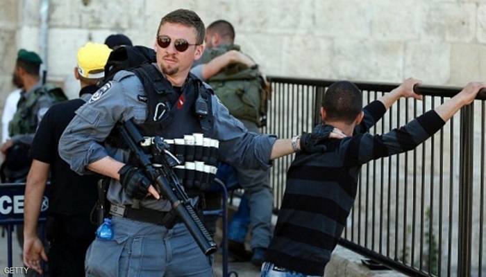 الاحتلال يعتقل طفلا من القدس 