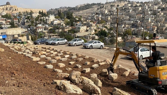 فعاليات احتجاجية ضد زرع قبور وهمية في حي وادي الربابة بسلوان
