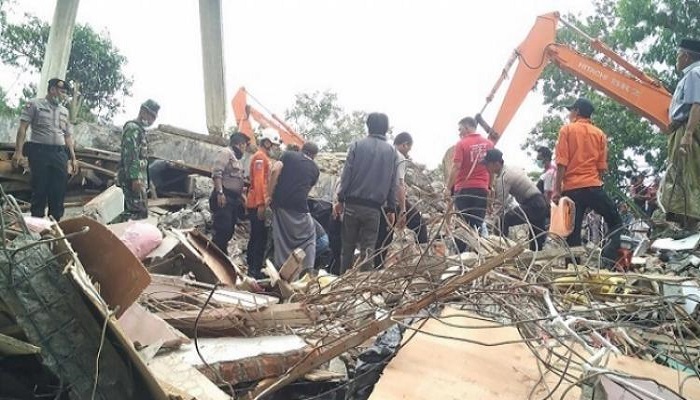 مصرع 44 شخصا على الأقل في زلزال ضرب إندونيسيا
