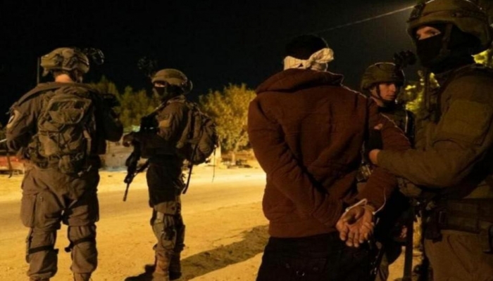 الاحتلال يعتقل ثلاثة عمّال شمال طولكرم
