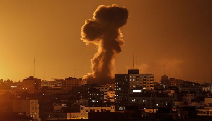 الاحتلال يقصف موقعا وسط قطاع غزة
