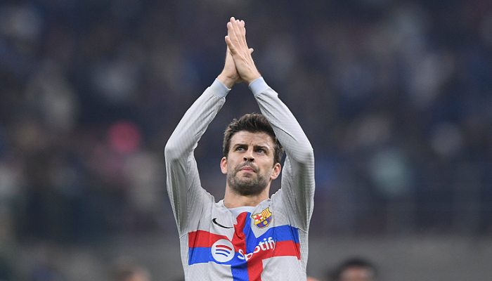 مدافع برشلونة جيرارد بيكيه يعلن اعتزاله بشكل مفاجئ
