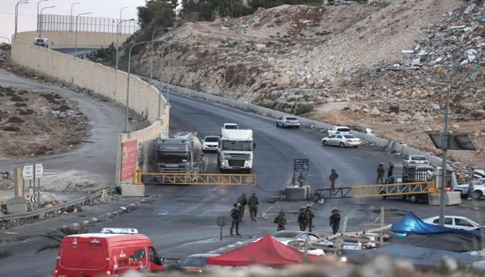 الاحتلال يغلق حاجز قلنديا العسكري شمال القدس
