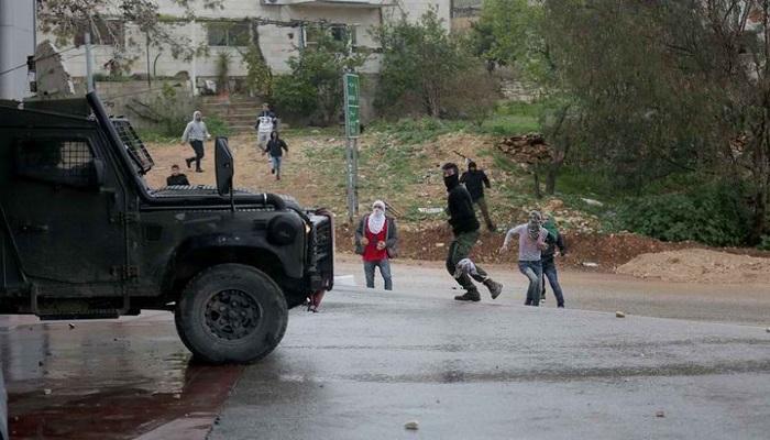 الاحتلال يعتقل مواطنا خلال مواجهات في النبي صالح