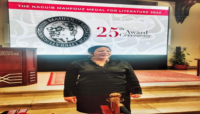 فوز الكاتبة فاطمة قنديل بجائزة نجيب محفوظ للأدب لعام 2022
