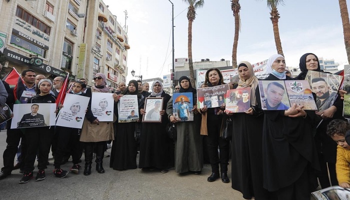 وقفة في رام الله للمطالبة باسترداد جثامين الشهداء المحتجزة لدى الاحتلال