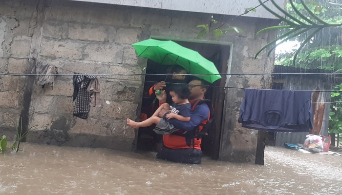 أربعة قتلى وفرار عشرات الآلاف من منازلهم بسبب الفيضانات في الفلبين
