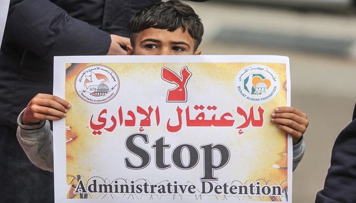 أكثر من 80 معتقلا إداريا يواصلون مقاطعتهم لمحاكم الاحتلال
