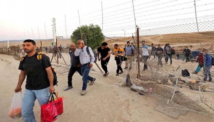 العمل بغزّة تكشف عن الآلية الجديدة لاستلام تصاريح العمل في الداخل المحتل
