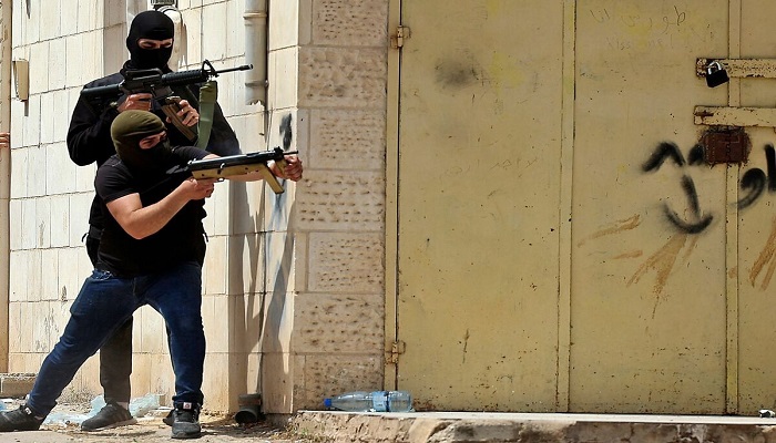 اشتباكات مسلحة بين قوات الاحتلال ومقاومين في نابلس 
