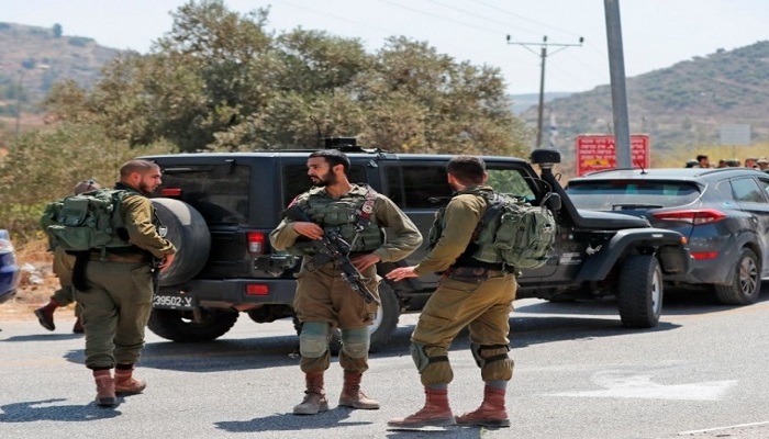جيش الاحتلال يسرق آثارا فلسطينية من بلدة عطارة في رام الله