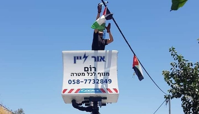 الاحتلال يعتقل شابا