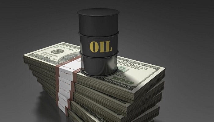 أسعار النفط تتراجع عن أعلى مستوى في 7 سنوات
