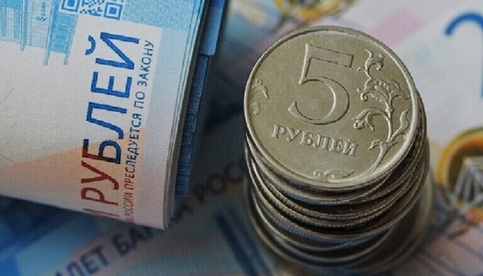 بنك أوكرانيا المركزي يمنع التعامل بالعملتين الروسية والبيلاروسية
