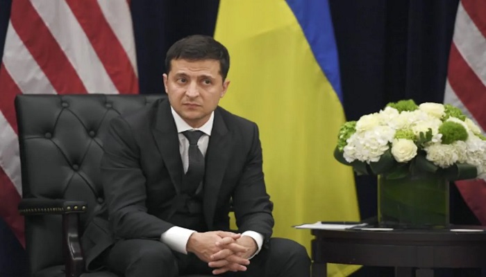 الرئيس الأوكراني يتعهد بالبقاء في كييف مع تقدم الروس نحو العاصمة