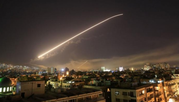 العثور على بقايا صاروخ إسرائيلي فجرته الدفاعات الجوية السورية في بلدة لبنانية (صور)