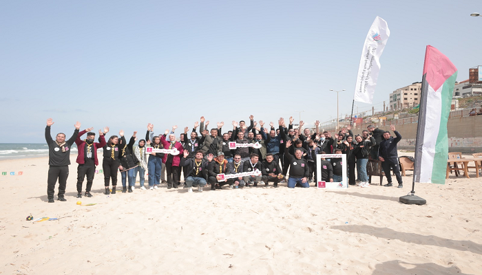 بنك فلسطين ينظم مبادرة لتنظيف شاطئ بحر الشيخ عجلين في غزة

