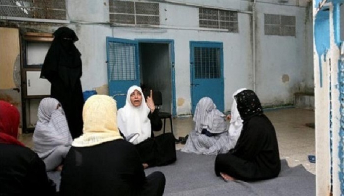 الاحتلال يعتقل عشرة أمّهات في سجونه وهنّ من بين 31 أسيرة

