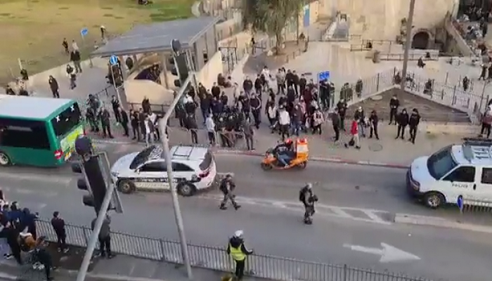 إصابة شرطيين إسرائيليين في عملية طعن في حي رأس العامود بالقدس المحتلة
