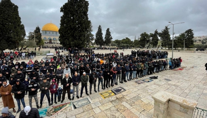 30 ألفا يؤدون صلاة الجمعة في المسجد الأقصى