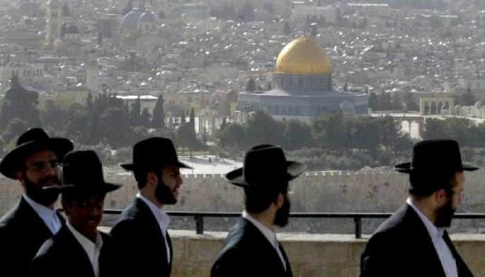 مستوطنون وجنود الاحتلال يقتحمون عدة احياء في القدس