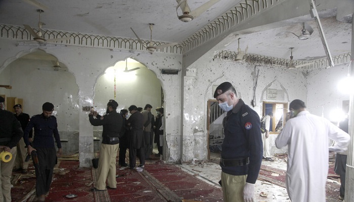 ارتفاع ضحايا هجوم انتحاري استهدف مسجدا في بيشاور الباكستانية إلى 56 قتيلا
