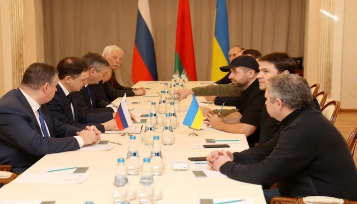 الدفاع الأوكرانية تؤكد مقتل عضو في وفد كييف الأول إلى المفاوضات مع روسيا
