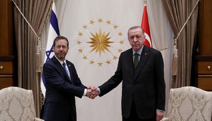 أردوغان يستقبل الرئيس الإسرائيلي هرتصوغ بمراسم رسمية في أنقرة
