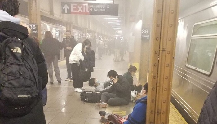 إصابة 13 شخصا على الأقل بجروح في إطلاق نار داخل مترو الأنفاق بنيويورك