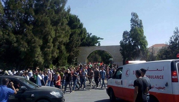الاحتلال يصيب ثلاثة شبان بالرصاص ويعتقل أحدهم من داخل حرم جامعة خضوري 