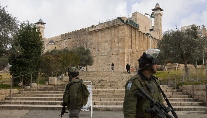 الاحتلال الإسرائيلي يغلق المسجد الإبراهيمي

