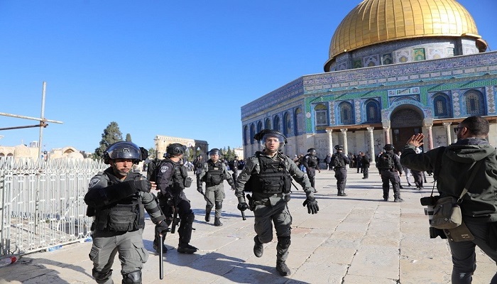 قوات الاحتلال تقتحم المسجد الأقصى
