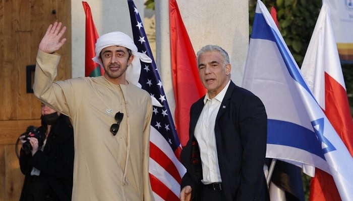 وزير خارجية الإمارات يؤكد أهمية تهدئة الأوضاع في الأقصى