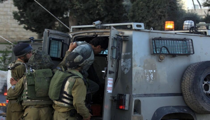 الاحتلال يعتقل أربعة شبان من الخليل
