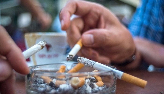 24% من مجمل السكان فوق 18 عاماً يتعاطون التبغ 
