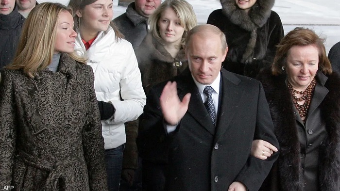 أميركا تفرض عقوبات على ابنتي فلاديمير بوتن
