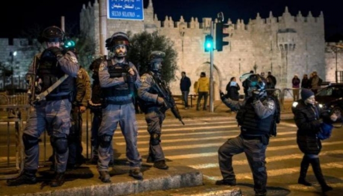 الاحتلال يعتقل 5 شبان