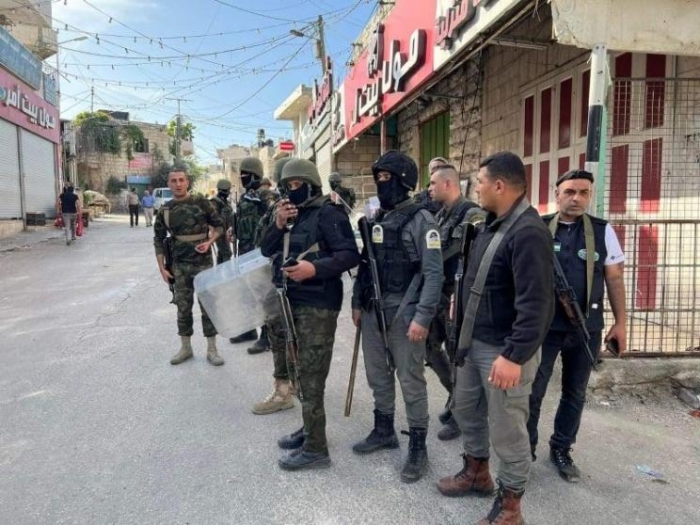  انتشار قوات الأمن في بلدة بيت أمر بالخليل بعد مقتل مواطن في البلدة 